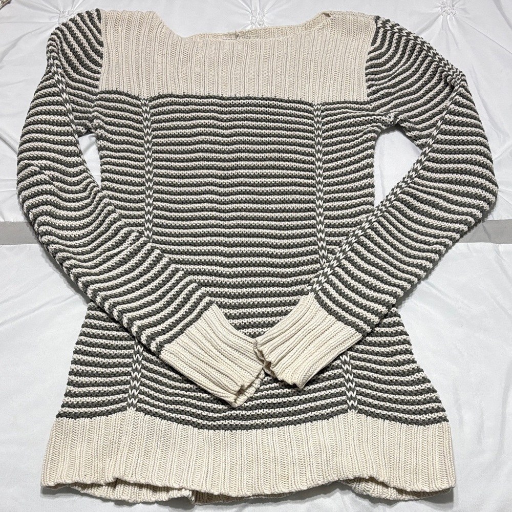 Old Navy - Army Green and Cream